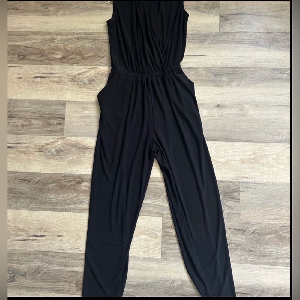 Apt. 9 Elegant Black v-neck sleeveless Jumpsuit w/ pockets & elastic waist Med
